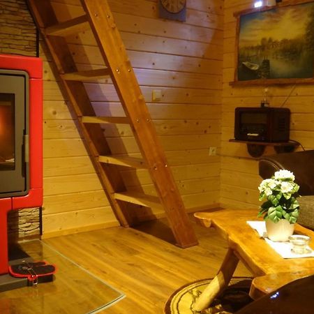 Holzhaus Waldwichtel Am Wald Und See نيوروبين المظهر الخارجي الصورة