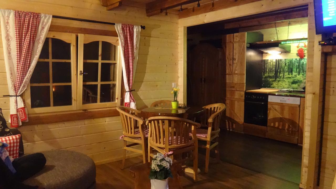 Holzhaus Waldwichtel Am Wald Und See نيوروبين المظهر الخارجي الصورة